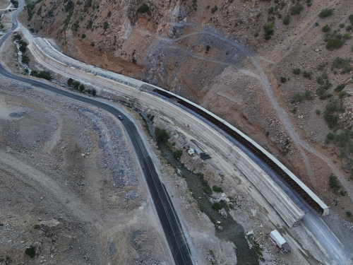 KARAYOLLARI 11.BÖLGE MÜDÜRLÜĞÜ 65-50 KK NOLU VAN-ÇATAK İL YOLUNDA MUHTELİF KESİMLERDE ÇIĞ TÜNELİ YAPIM İŞİ